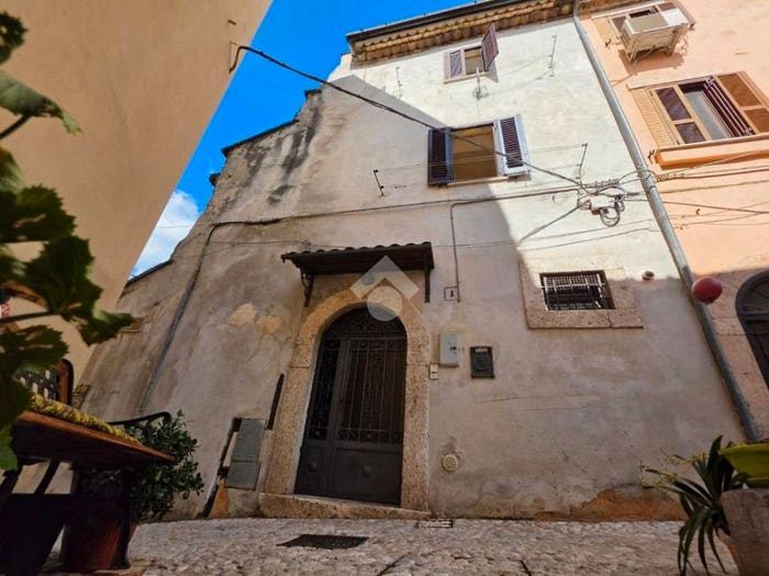 Appartamento con 6 locali in vendita in Vicolo Bellisario, Centro, Sora