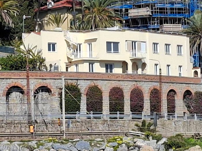 Appartamento trilocale in vendita in Via Charles Garnier, Centro Storico Sant'Ampelio, Bordighera