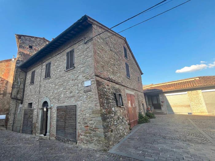 Appartamento quadrilocale in vendita in Piazza Ottobre, Centro, Piegaro