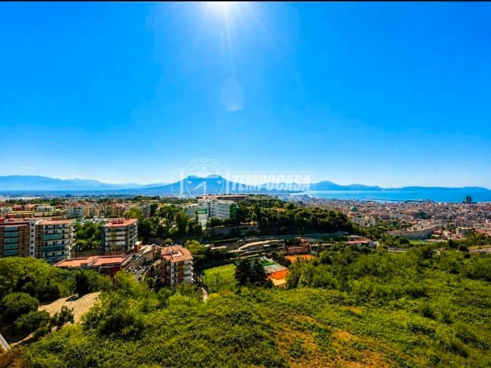 Appartamento con 6 locali in vendita in Viale DEGLI OLEANDRI, Colli Aminei Capodimonte, Napoli