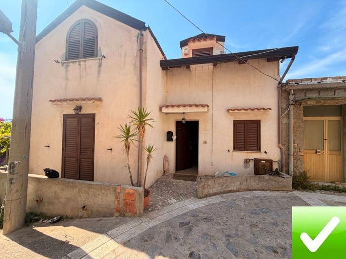 Casa con 6 locali in vendita in Villa San Giovanni