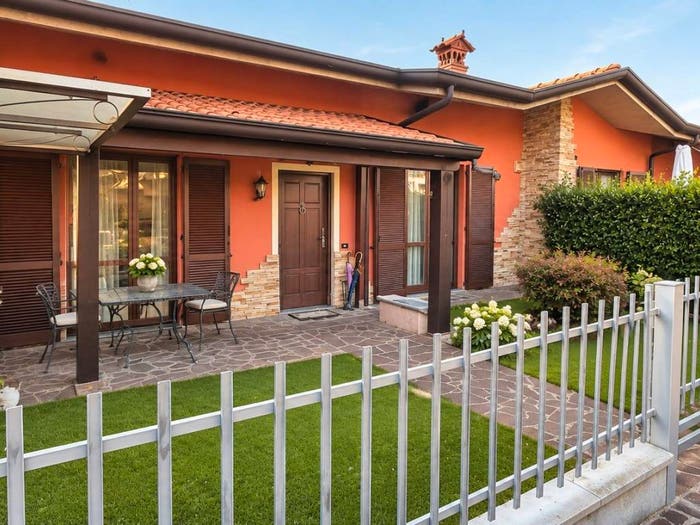 Casa trilocale in vendita in Via Como, Centro, Bonate Sopra