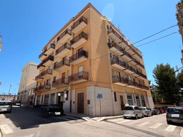 Appartamento trilocale in vendita in Via Tagliamento, Putignano