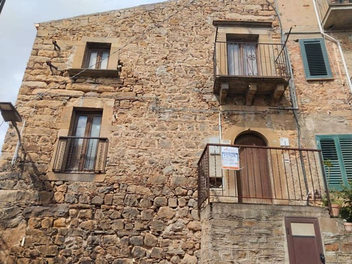 Casa trilocale in vendita in Via Armando Diaz, Castel di Lucio