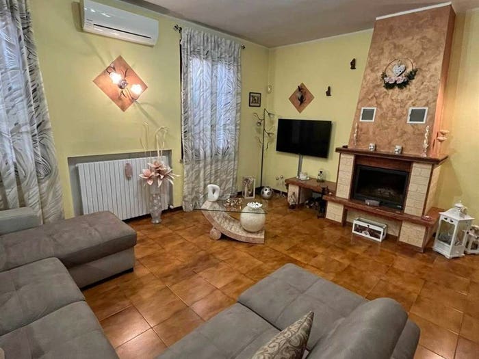 Casa con 6 locali in vendita in Centro, Luzzara