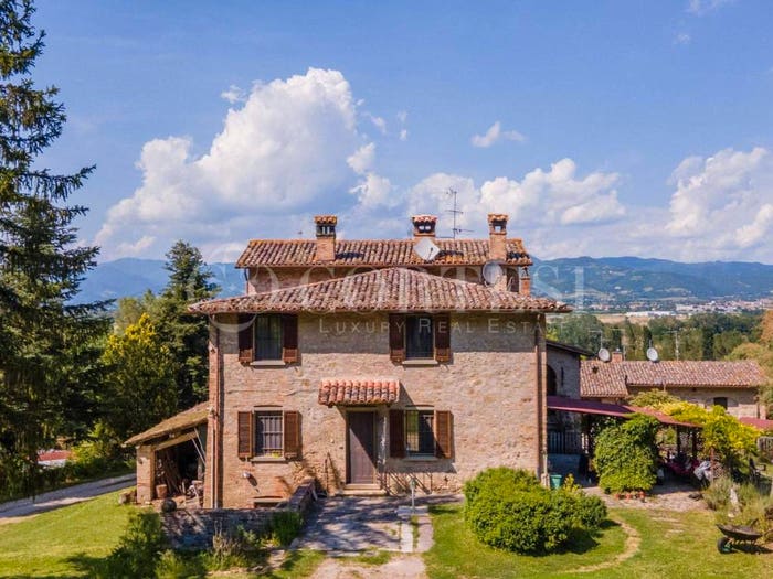 Casa con 6 locali in vendita in Vocabolo Mezzavia, Città di Castello