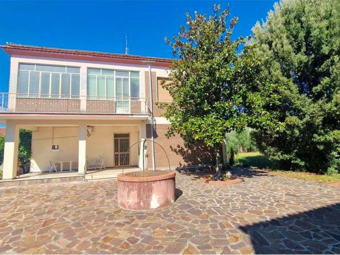 Casa con 6 locali in vendita in via Vallemiccina, Tecchiena, Alatri