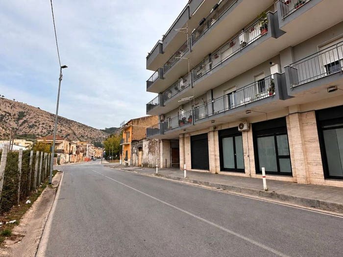 Appartamento trilocale in vendita in Via Emanuele Campolongo, Centro, Maddaloni