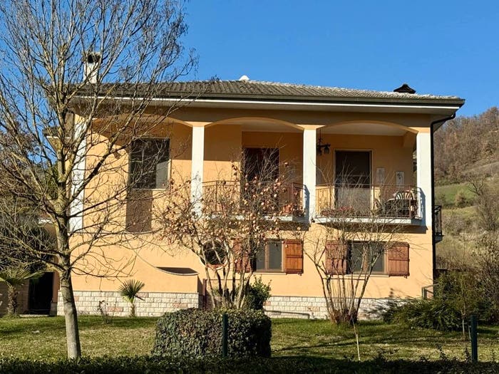 Casa con 6 locali in vendita in Frazione Ca' Fracce, Montesegale