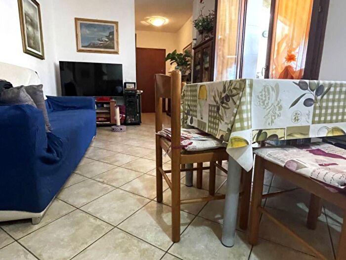 Appartamento trilocale in vendita in Via Novembre, Pistoiese Borgonovo, Prato
