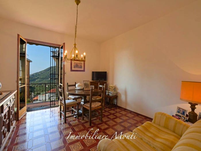 Appartamento trilocale in vendita in Via dei Tonnarotti, Moglio, Alassio