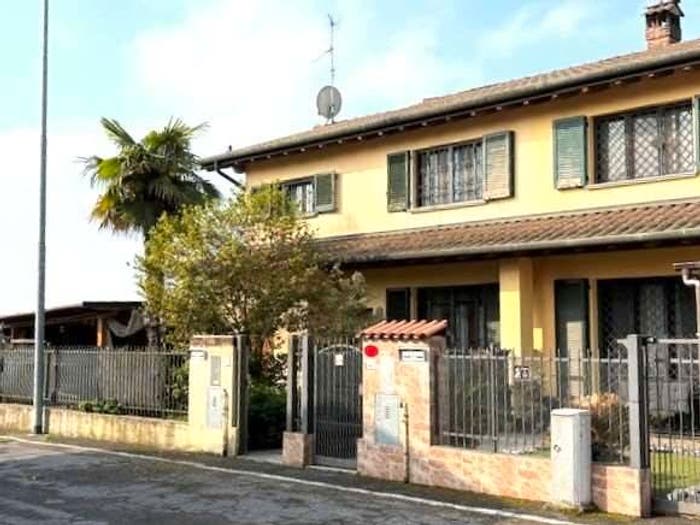 Casa quadrilocale in vendita in Via Vivaldi, Calvenzano, Caselle Lurani