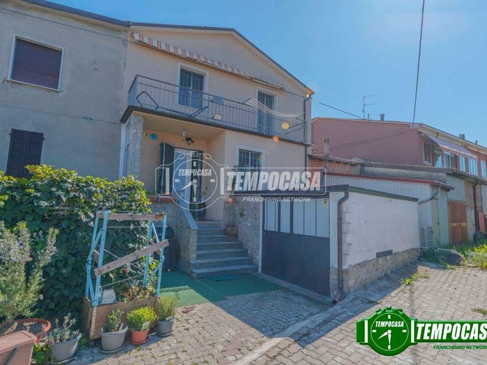 Casa trilocale in vendita in Via Giuseppe Garibaldi, Centro, Podenzano