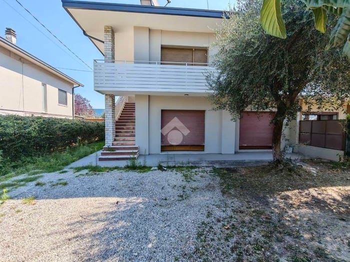 Casa con 5 locali in vendita in Viale Vittorio Veneto, Godega, Godega di Sant'Urbano