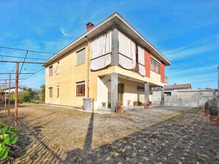 Casa con 6 locali in vendita in Via Monsignor Montiglio Carlo, Centro, Livorno Ferraris