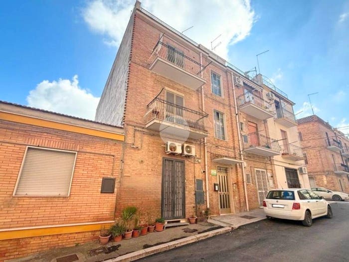 Appartamento trilocale in vendita in Via Achille Grandi, Centro, Lucera