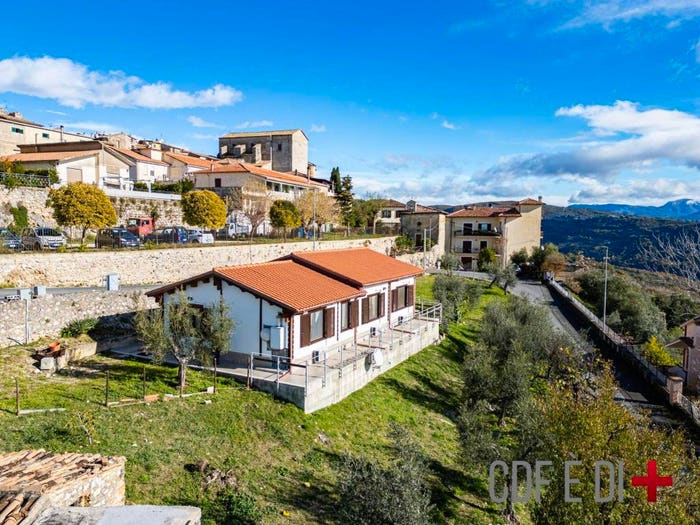 Casa con 5 locali in vendita in Via Pompeo Magmo, Centro, Mompeo