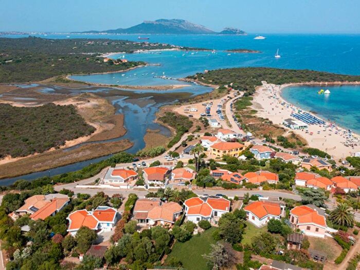Casa quadrilocale in vendita in Pittulongu, Olbia