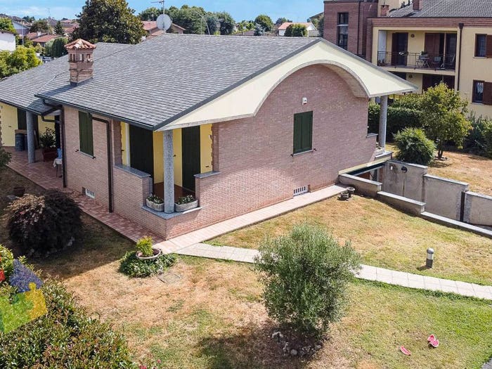 Casa con 6 locali in vendita in Via Giulio Pastore, Motta Visconti