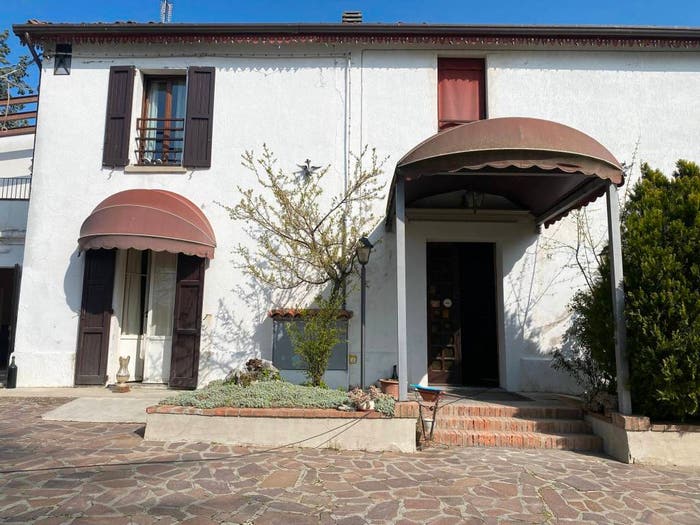 Casa con 6 locali in vendita in Tre Monti, Imola