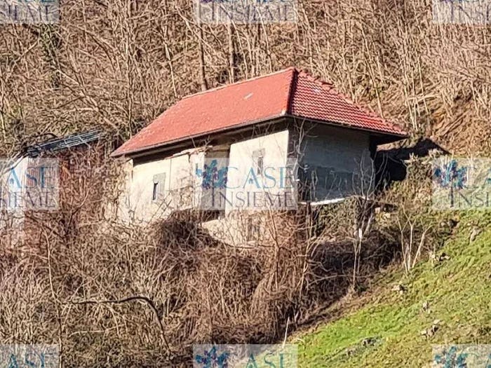 Casa con 6 locali in vendita in Via San Pietro, Centro, Masone