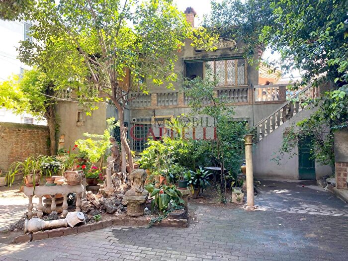 Casa con 8 locali in vendita in Forli'