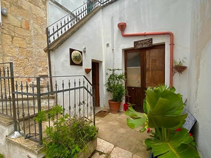 Casa con 6 locali in vendita in Minghetti SNC, Centro, Veglie
