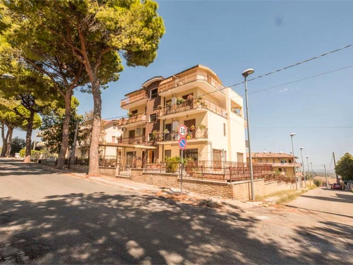 Casa trilocale in vendita in Centro, Loreto Aprutino