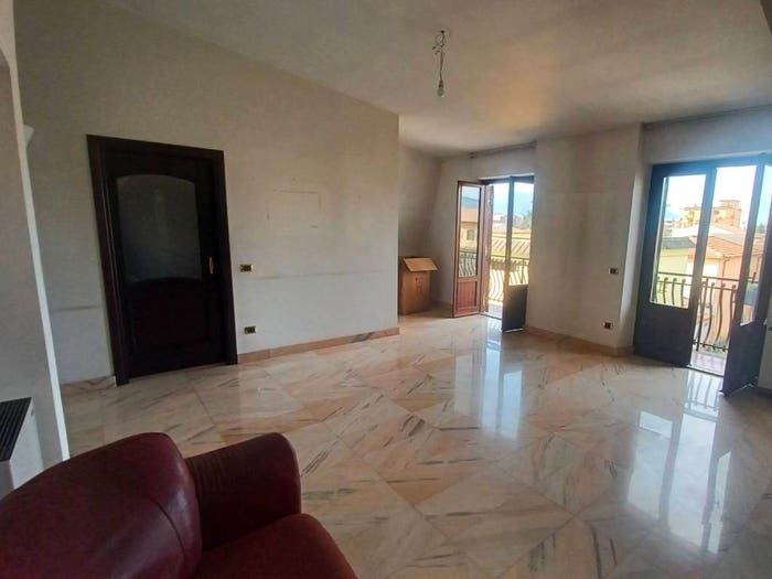 Appartamento con 6 locali in vendita in Via Madonna della Neve, Madonna Della Neve, Frosinone