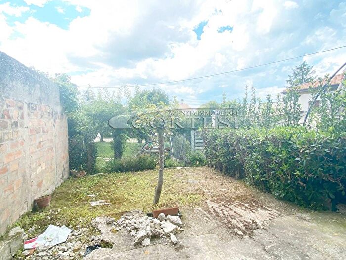 Casa trilocale in vendita in Centro, San Costanzo