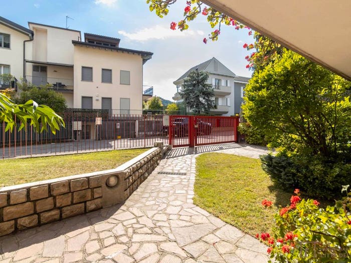 Casa con 5 locali in vendita in Via Raboni, Valverde, Bergamo