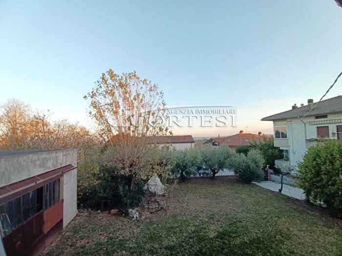 Casa con 6 locali in vendita in Centro, San Costanzo