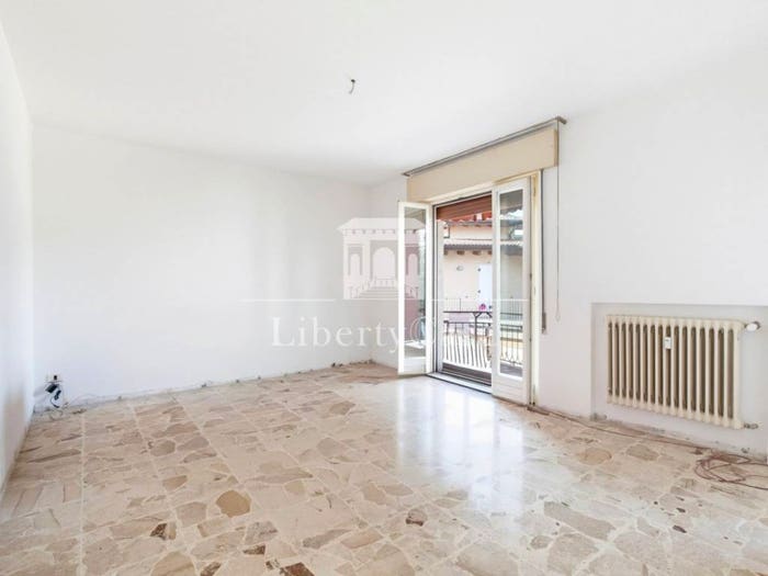 Appartamento trilocale in vendita in Via Giacomo Roveglio, Centro, Salò