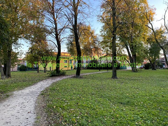 Appartamento quadrilocale in vendita in Mestre Via degli Ortolani, Asseggiano, Venezia