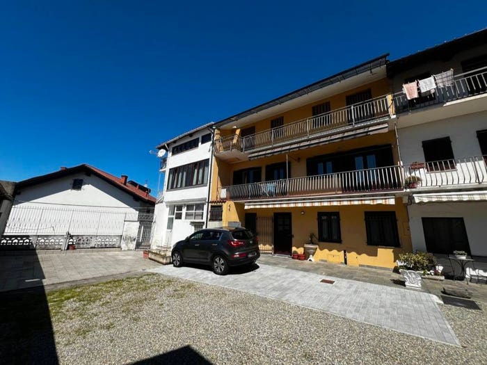 Casa quadrilocale in vendita in Via Milano, Centro, Cuceglio
