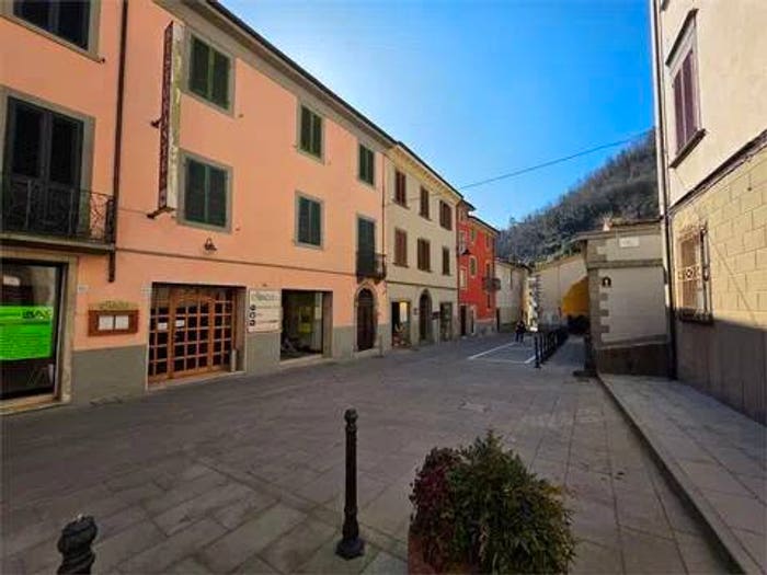 Casa con 6 locali in vendita in Via Cavour, Centro, Gallicano