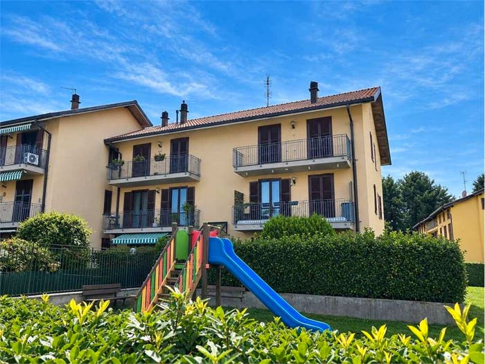 Appartamento trilocale in vendita in via Carlo Cattaneo, Centro, Sesto Calende