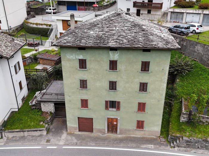 Casa con 6 locali in vendita in Strada Nazionale, Borgonuovo, Piuro