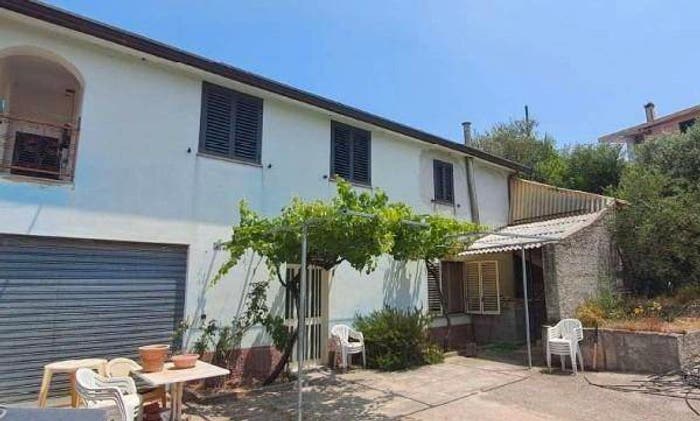 Casa quadrilocale in vendita in Via Giorgio Amendola, Oliena