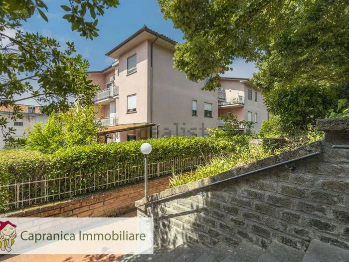 Appartamento quadrilocale in vendita in Antica Strada Della Valle Dei Santi, Centro, Capranica