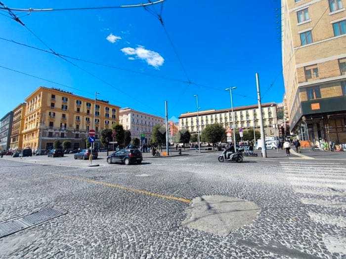 Appartamento bilocale in vendita in Via san bartolomeo, Porto Municipio, Napoli