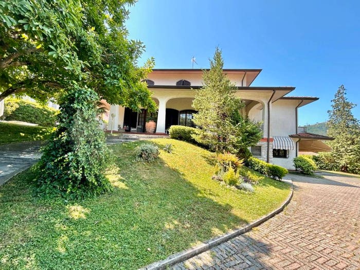 Casa con 6 locali in vendita in Via Bellosguardo, Camaiore Paese, Camaiore