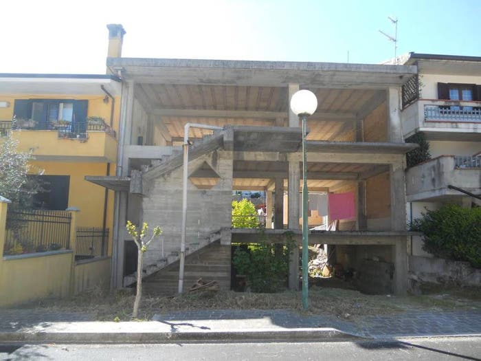 Casa con 6 locali in vendita in Via Laurina SNC, Centro, Morino
