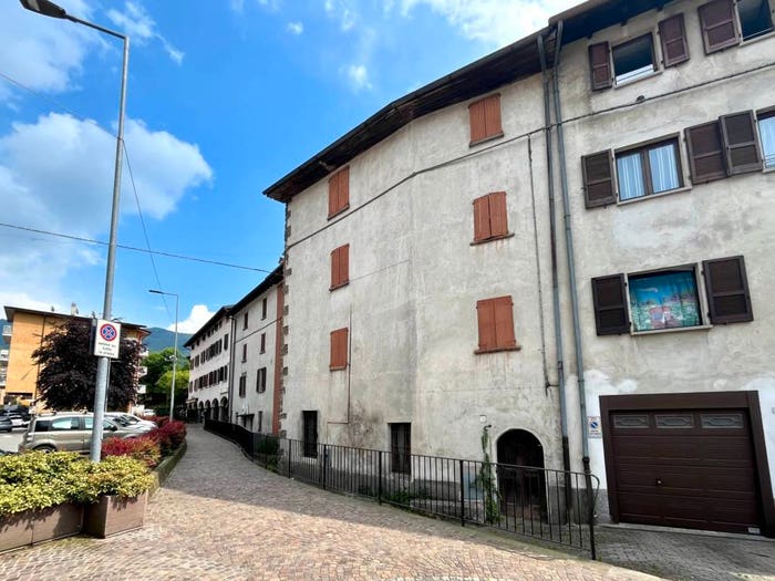 Casa con 6 locali in vendita in Via Brennero, Leffe