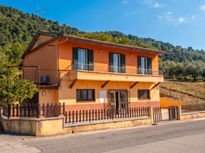 Casa con 5 locali in vendita in Via Monte San Marino, Alatri
