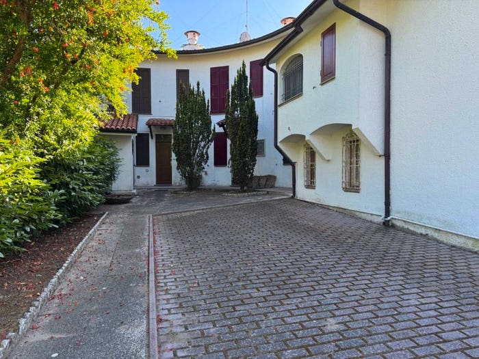 Casa quadrilocale in vendita in Viale Santo Domingo, Lido delle Nazioni, Comacchio