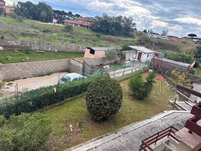 Appartamento trilocale in vendita in Viale di Valle Schioia, Villaggio Giornalisti Poggio, Anzio