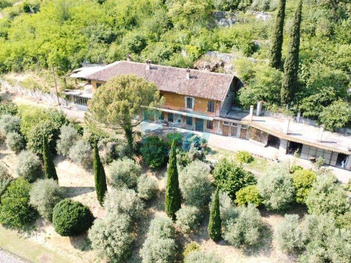 Casa con 6 locali in vendita in Via Trento, Centro, Nave