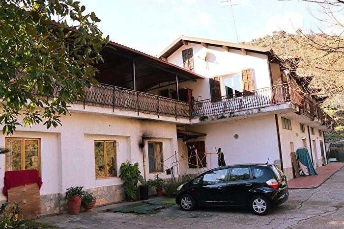 Casa quadrilocale in vendita in Dolceacqua