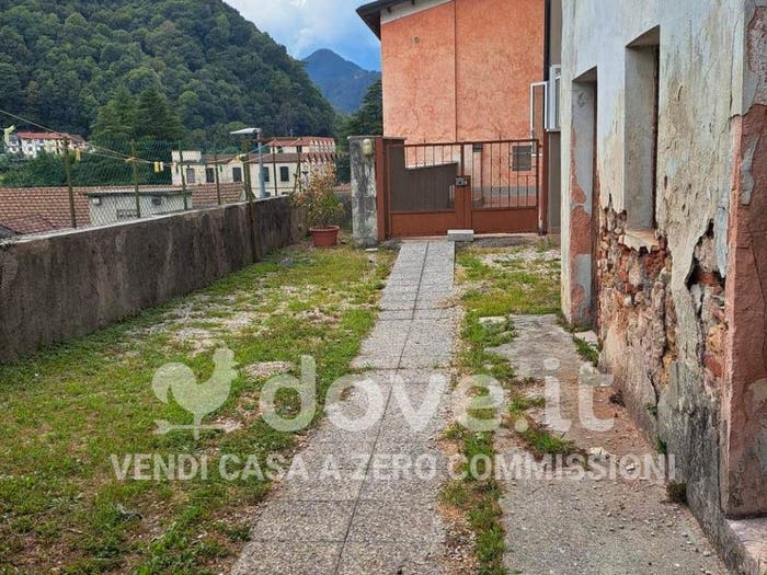 Casa quadrilocale in vendita in Via Silvio pellico, Centro, Torrebelvicino